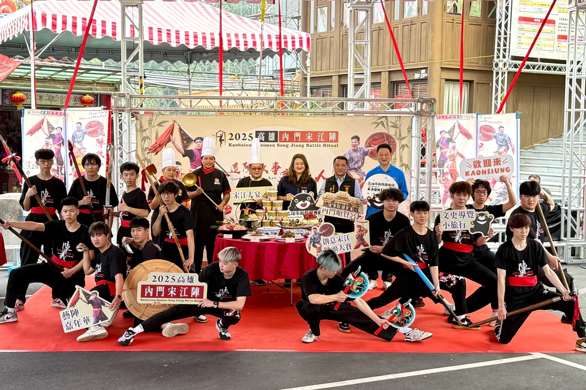 ▲2025高雄內門宋江陣於3月28日至4月6日在內門順賢宮熱鬧登場，今年總獎金高達216萬。活動還包含每年一推出即秒殺的「宋江大宴」，將於3月29、30日、4月3、4、5日共5天，即日起網路、電話等方式開放預訂。（圖／記者葉盛耀攝）
