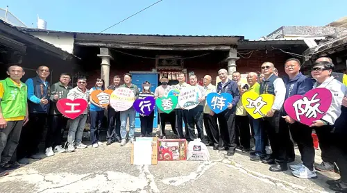 ▲高雄市社福慈善總會與高雄市工會行善特攻隊協助低收入家庭修繕復原老宅。(圖/高雄市政府勞工局提供) ▲高雄市社福慈善總會與高雄市工會行善特攻隊協助低收入家庭修繕復原老宅。(圖/高雄市政府勞工局提供)