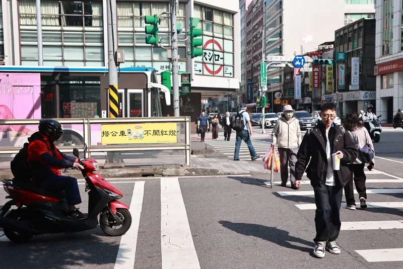▲交通部長陳世凱在接受媒體專訪時表示，行人走在斑馬線上卻遭撞傷甚至喪命，這是「國恥」。示意圖。（圖／記者葉政勳攝）