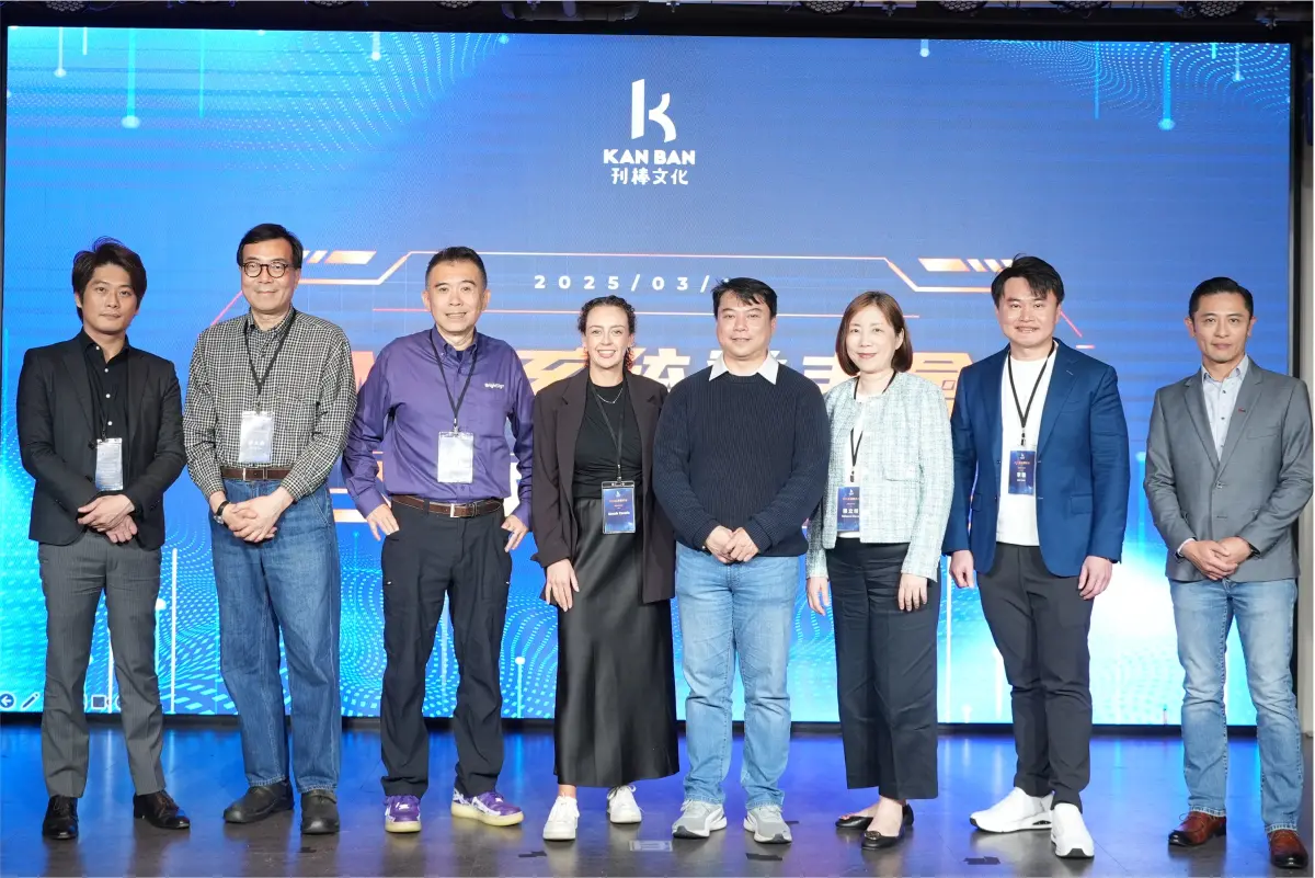 ▲IMS 系統發表會，BrightSign王維麟（左三）、Vistar Media Sarah Zarafa （左四）、元太科技梁予（右一）、theTradeDesk李駿（右二）世界戶外廣告組織張立培（右三）合影。（圖／刊棒文化提供）