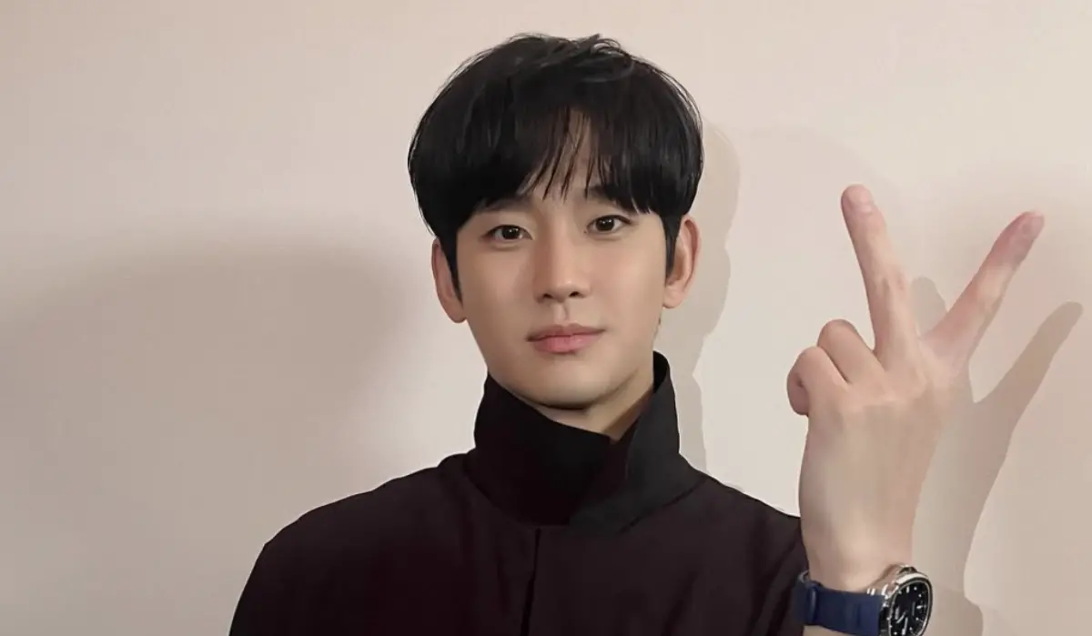 ▲金秀賢（如圖）在中國靠著廣告一年可以進帳900億韓元，沒想到他卻突然向金賽綸討要過去幫忙墊付的7億韓元，事後女方多次傳訊息和金秀賢求救未獲回應，最後金賽綸疑似因此走上絕路。（圖／翻攝自金秀賢 IG）