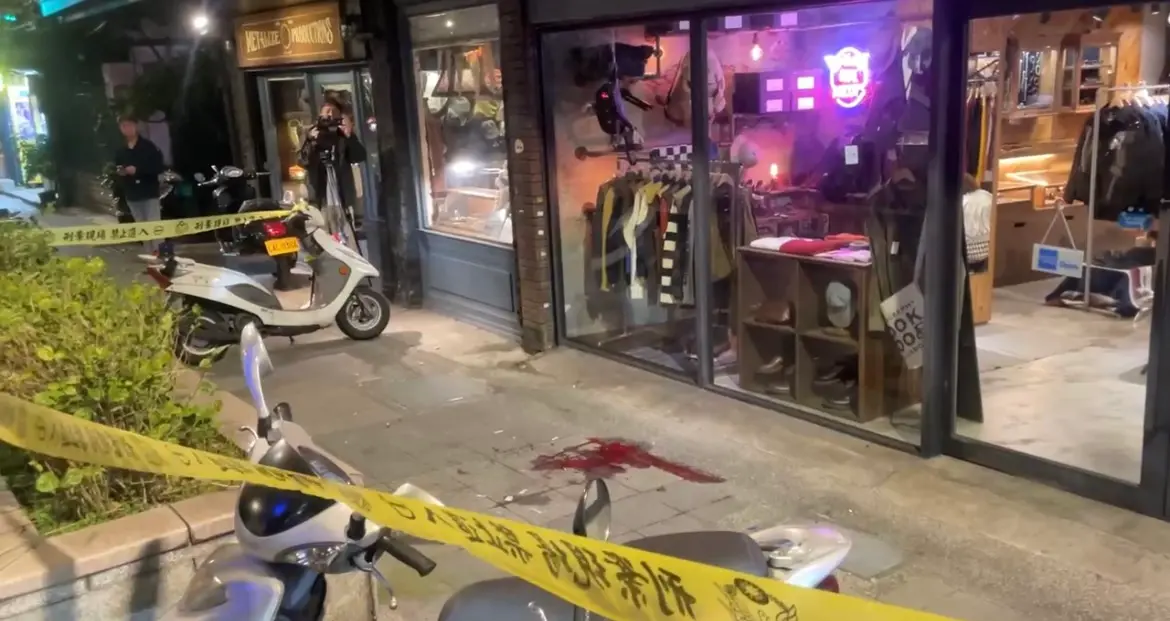 ▲ 北市大安區一對同居情侶起口角，女子拿起利器自傷，左手臂有刀傷，男子則從四樓跳到一樓，兩人雙雙送醫。（圖／讀者提供）