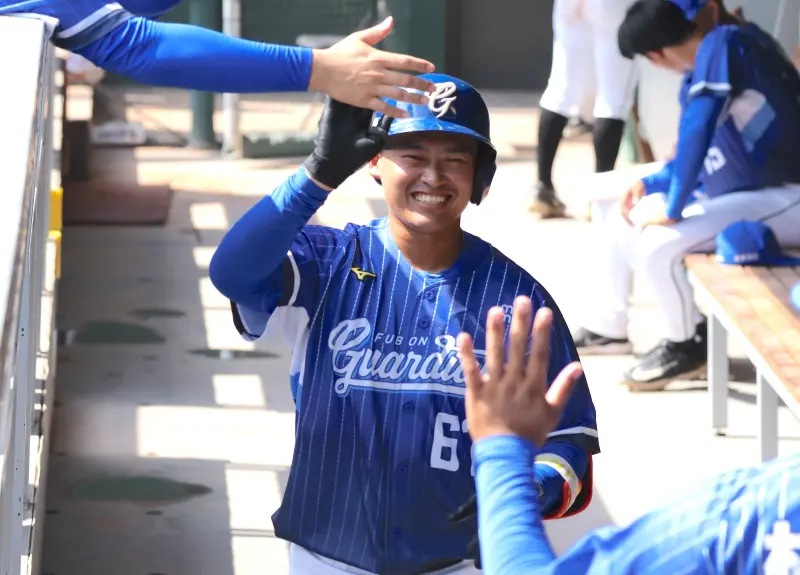 ▲富邦悍將5：3逆轉統一獅，辛元旭在六局上替富邦跑回追平分。（圖／取自富邦悍將臉書）