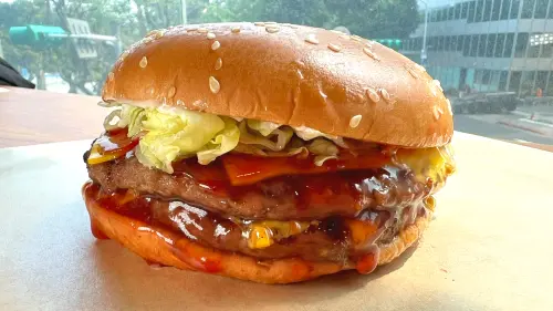 麥當勞甜心卡2025今開賣!常見問題、注意事項曝 草莓冰炫風上市 ▲漢堡王白色情人節迎接草莓季,4款草莓漢堡開吃「戀愛的感覺」。(圖/漢堡王提供)