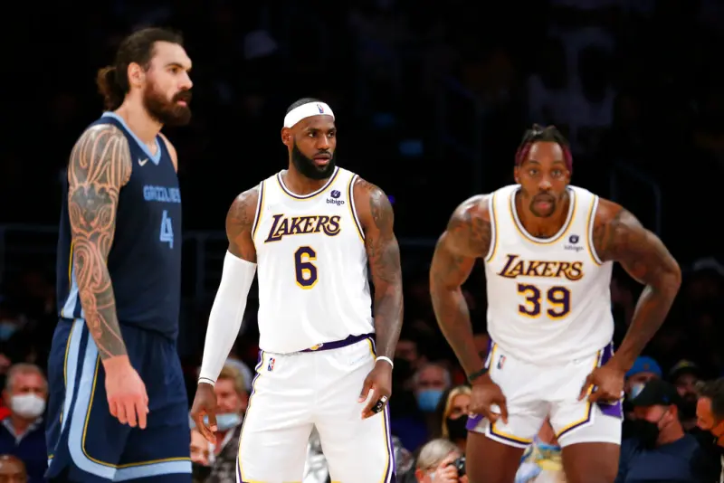 ▲前NBA球星「魔獸」Dwight Howard，近期在Podcast節目中爆料，效力湖人期間，曾提醒James要回防，沒想到對方勃然大怒，Howard也回應：「不要再碎唸了」沒想到自己就被湖人踢出球隊中。（圖／美聯社／達志影像）