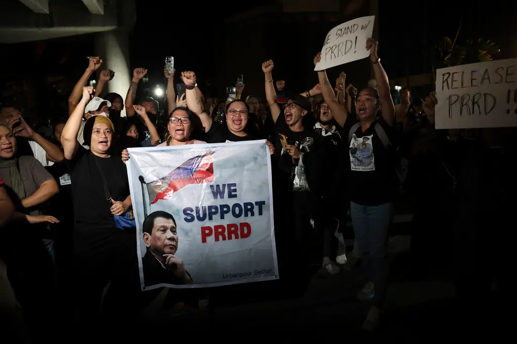 ▲杜特蒂一下飛機就被捕，然後送往荷蘭，專家認為是避免他的支持者叛變。（圖／美聯社／達志影像）