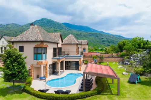 ▲瑞穗天合國際觀光酒店歡慶週年，即日起至4月30日天天舉辦賓果樂晚會，每日送出至少一張住宿券，房客也有機會以1元入住最頂級豪華的獨棟格蘭總統別墅。（圖／瑞穗天合國際觀光酒店提供）