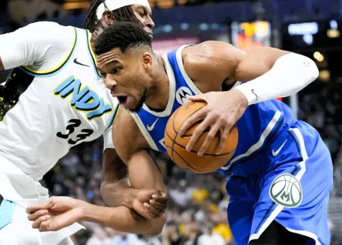 ▲公鹿當家球星Giannis Antetokounmpo在最後時刻防守犯規，成為比賽的關鍵敗筆。（圖／美聯社／達志影像）