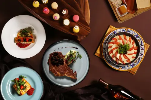 台北萬豪酒店Lobby Loung推出Semi-buffet,週一至週四晚餐時段供應,義式精選沙拉吧每位980元+10%起就能享有多種菜色吃到飽,另加220元起還能有牛排等主菜。(圖/台北萬豪提供) ▲台北萬豪酒店Lobby Loung推出Semi-buffet,週一至週四晚餐時段供應,義式精選沙拉吧每位980元+10%起就能享有多種菜色吃到飽,另加220元起還能有牛排等主菜。(圖/台北萬豪提供)