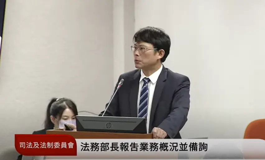 ▲黃國昌不滿柯建銘又自行按麥克風發言，向主席吳宗憲抗議。（圖／翻攝立院ivod系統）