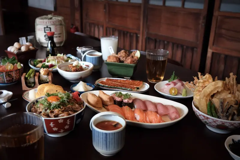 ▲隸屬雲品國際旗下的「米崙丼飯屋」自3月14日晚餐起，每週五、六、日推出三天的「現點現做吃到飽」。每人849元+10%即可享用八類日式料理，高達37種經典品項。（圖／雲品國際提供）