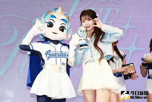 ▲李珠珢(中)今(13)日首度在台公開露面。(圖/記者吳翊緁攝影) ▲李珠珢(中)今(13)日首度在台公開露面。(圖/記者吳翊緁攝影)