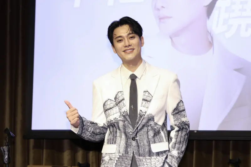 ▲李唯楓（如圖）今（13）日他出席新單曲〈幸福翹翹板〉發布會被問到有無關心小S（徐熙娣），他表示透過《小姐不熙娣》節目製作人B2傳達關心，「她們現在真的需要時間跟空間。」（圖／記者朱永強攝影）