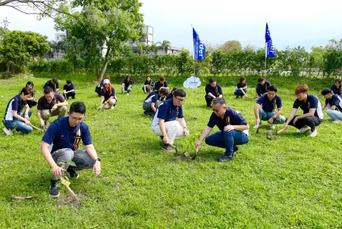 「種樹不是口號,行動才是王道」,平時忙於工作的歐德設計師,合力落實ESG,永續未來。 ▲「種樹不是口號,行動才是王道」,平時忙於工作的歐德設計師,合力落實ESG,永續未來。