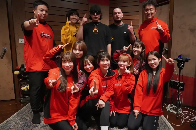 ▲味全龍新球季主題曲由「怕胖團」操刀，小龍女獻聲客串口號。（圖／味全龍提供）