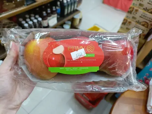 有機愛妃Envy蘋果 ▲有機愛妃Envy蘋果檢出殺蟲劑Acetamiprid亞滅培0.04ppm(標準:1.0ppm以下),惟產品宣稱有機。(圖/北市衛生局)