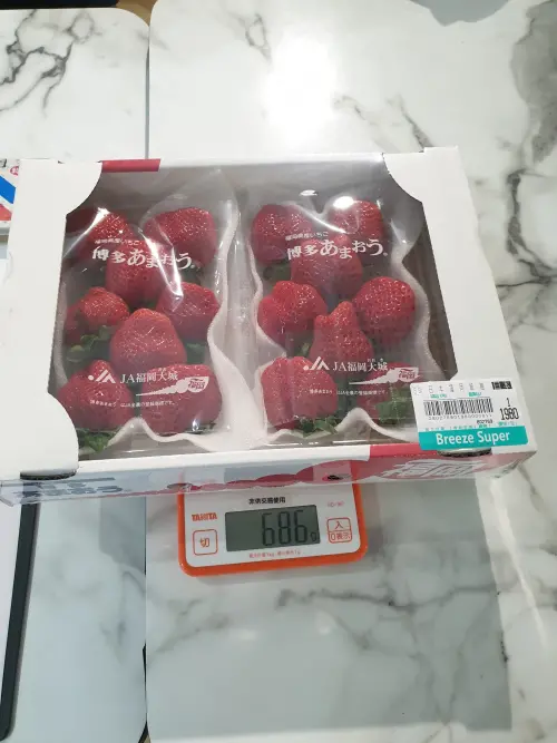 台北微風超市販售日本福岡草莓,被檢出殺蟲劑、除草劑超標。 ▲台北微風超市販售日本福岡草莓,被檢出殺蟲劑、除草劑超標。(圖/北市衛生局)