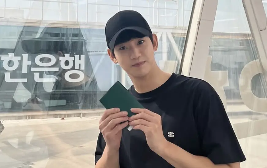 ▲金秀賢過去在採訪時透露，最愛講述「父女不倫戀」的電影《原罪犯》，還透露早已看過17次，電影中的台詞幾乎都會背。（圖／金秀賢 IG）