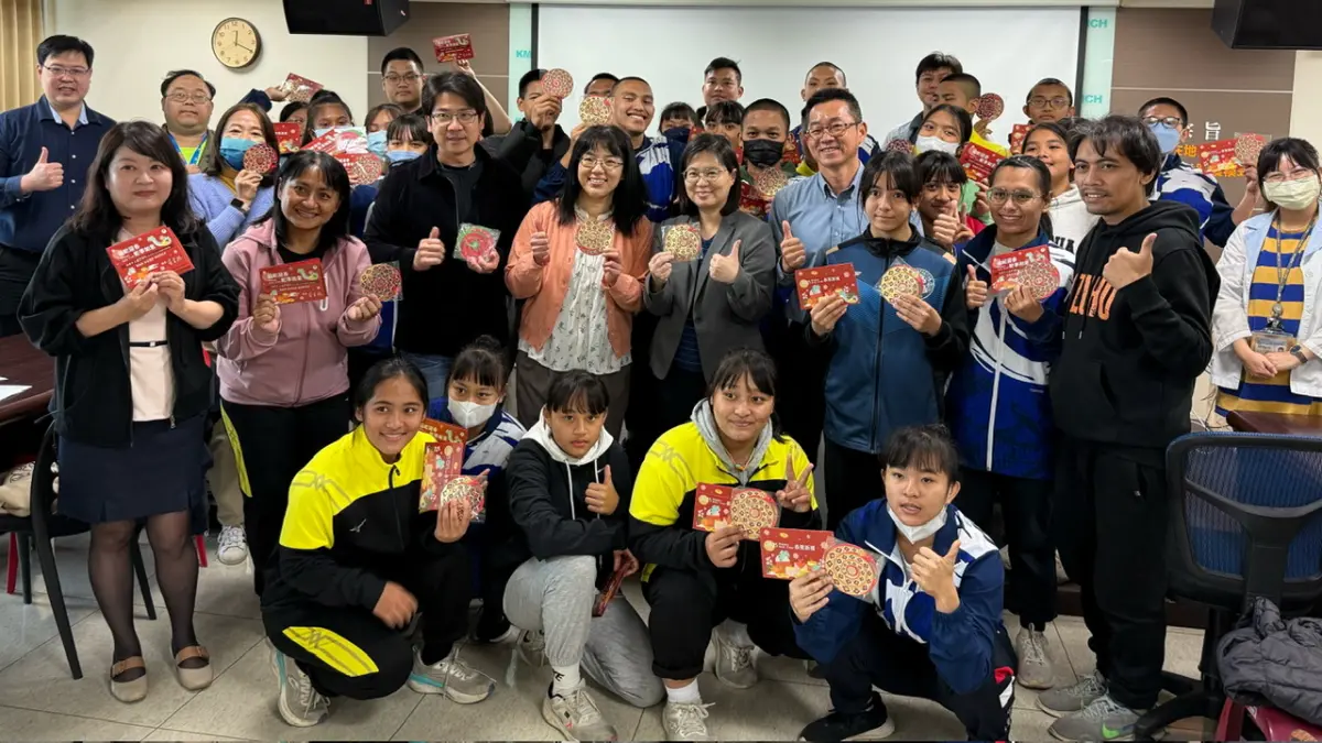 ▲高雄市旗津醫院(委託財團法人私立高雄醫學大學經營)透過開設特別門診，為來自高雄市原鄉35位原民運動員進行全身健康檢查。（圖／高醫提供）