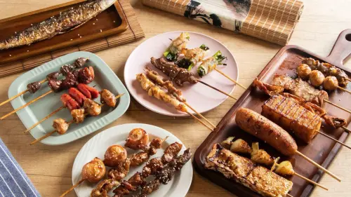 ▲「準烤生 BBQ Examinee」提供多種美味串燒。（圖／翻攝畫面）