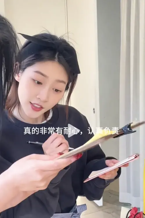 網友證實金賽綸生前曾在咖啡廳工作,並且態度良好,笑臉迎人。(圖/翻攝至抖音@丁馥洋) ▲網友證實金賽綸生前曾在咖啡廳工作,並且態度良好,笑臉迎人。(圖/翻攝至抖音@丁馥洋)