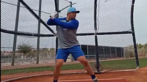 MLB／鈴木誠也持武士刀擊球！「王貞治訓練法」備戰東京開幕戰
