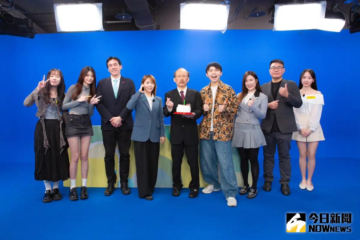 ▲郭子乾61歲生日 喊話政治大咖本尊上《鄉民大學問》。(圖/鄉民大學問製作單位提供)