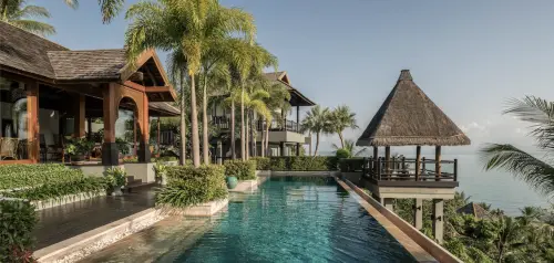 出現在劇集中的蘇梅島四季酒店成炙手可熱的項目之一。(圖/翻攝自官網) ▲出現在劇集中的蘇梅島四季酒店成炙手可熱的項目之一。(圖/翻攝自官網)