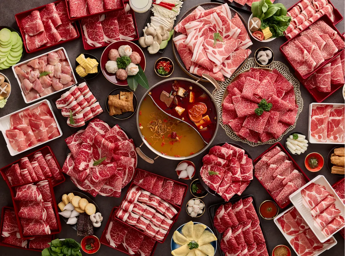 ▲夜市王人氣天王天后 美麗本人&泰國娘娘向辣火辣對決！麻辣鍋派系爭鬥戰開打  滿千現折百，最高現省$1,000元！（圖／品牌提供）