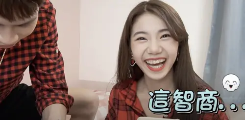 ▲家寧(右)過去因和Andy拍攝情侶整人系列爆紅,沒想到分手後把公司搬空,被說吃相難看。(圖/翻攝自YouTube 眾量級) ▲家寧(右)過去因和Andy拍攝情侶整人系列爆紅,沒想到分手後把公司搬空,被說吃相難看。(圖/翻攝自YouTube 眾量級)