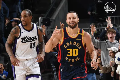 3月14日(美國時間13日),金州勇士球星Stephen Curry在對陣 沙加緬度國王 的比賽中,完成了NBA生涯第4000記三分球,成為歷史上第一位達成此里程碑的球員。 ▲3月14日(美國時間13日),金州勇士球星Stephen Curry在對陣 沙加緬度國王 的比賽中,完成了NBA生涯第4000記三分球,成為歷史上第一位達成此里程碑的球員。(圖/美聯社/達志影像)