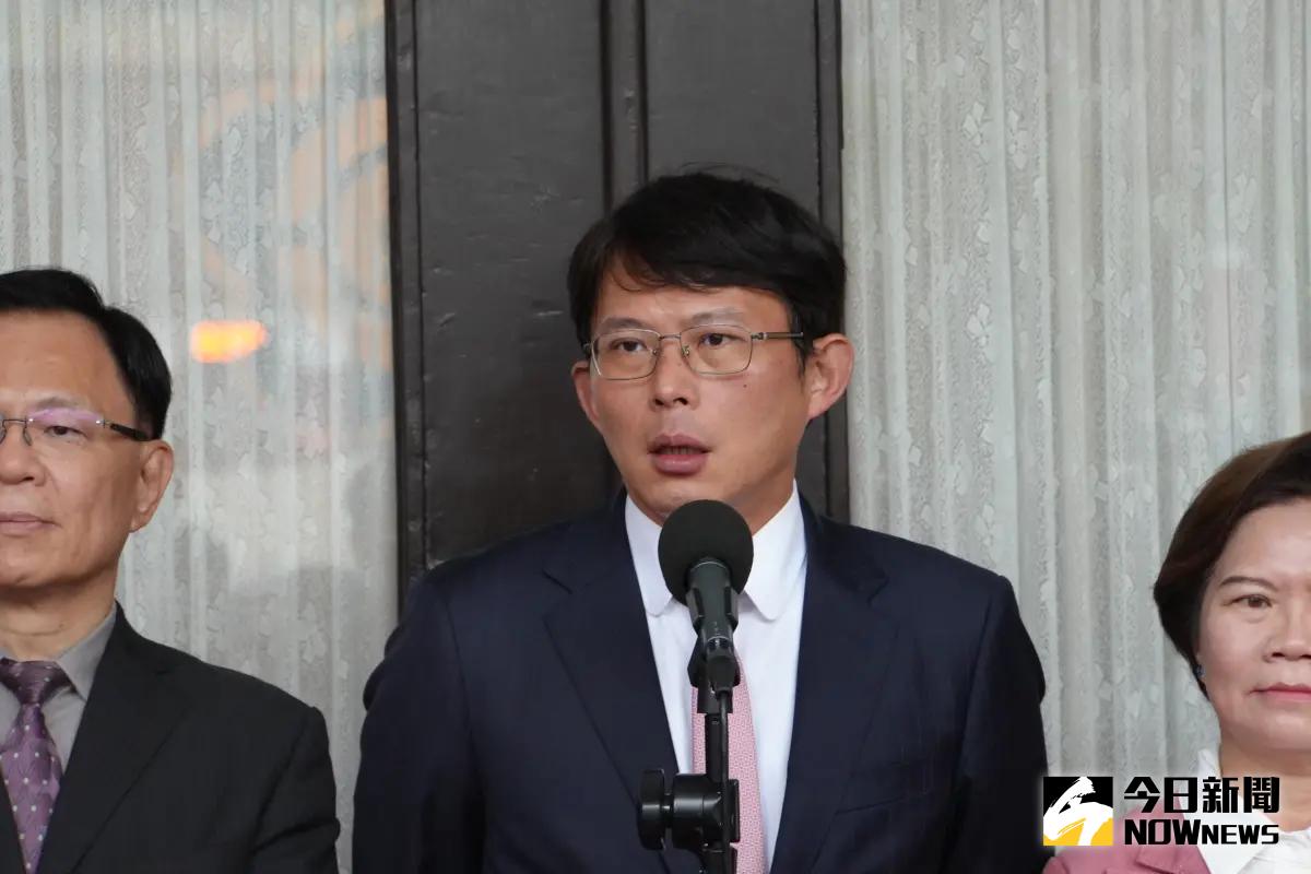 ▲鍾文智炒股判刑30年棄保潛逃，民眾黨立委黃國昌怒轟民進黨大開縱放之門。（圖／記者呂炯昌攝，2025,03,14）