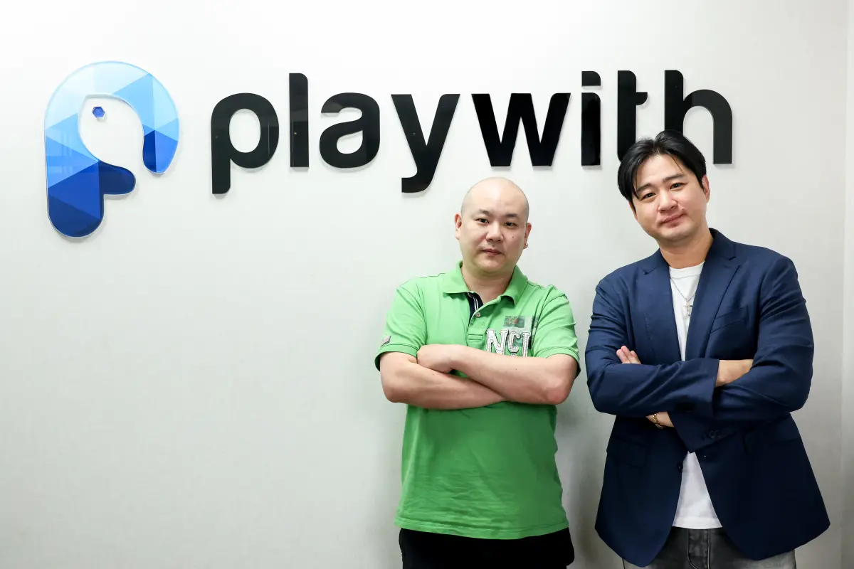 ▲《洛汗2》遊戲事業部部長陳逸文(左)、台灣普雷威總經理吳世勇(右)，本次熱情接受採訪。（圖／業者提供）