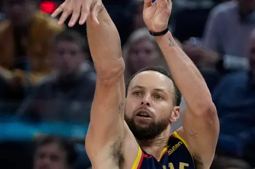 ▲在NBA歷史上，單季三分命中數前12名的紀錄中，Curry獨佔7個席次，顯示他在三分球方面的統治力。（圖／美聯社／達志影像）