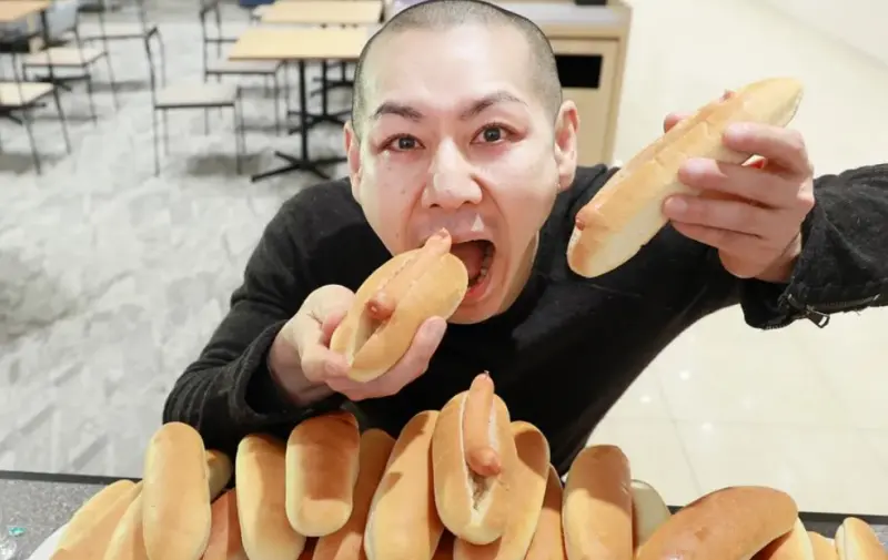 ▲小林尊是日本籍的大胃王，曾在美國紐約的「納森吃熱狗大賽」連奪6屆冠軍。（圖／IG@kobayashitakeru）
