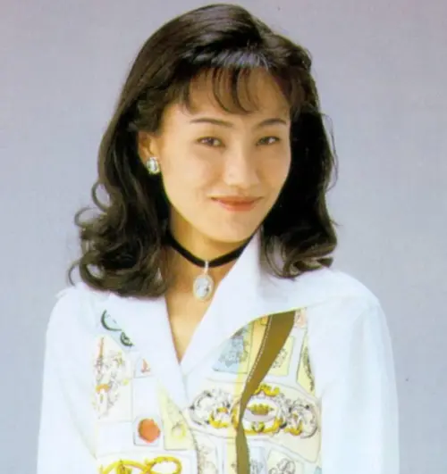 ▲日本漫畫家武內直子,小名為「直子公主」,從小家境富裕,長大後更創造出《美少女戰士》,每年光靠商品版稅就有上億收入,她也在1999年與漫畫家冨樫義博結婚。(圖/iMBD) ▲日本漫畫家武內直子,小名為「直子公主」,從小家境富裕,長大後更創造出《美少女戰士》,每年光靠商品版稅就有上億收入,她也在1999年與漫畫家冨樫義博結婚。(圖/iMBD)
