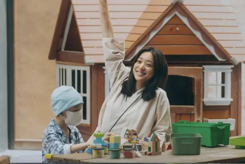 ▲江齊(右)在《有病才會喜歡你》則有令人感傷、揪心的演出。(圖/紅杉娛樂提供) ▲江齊(右)在《有病才會喜歡你》的表演受到台北電影獎評審的讚譽,殺進最佳女主角入圍名單。(圖/紅杉娛樂提供)