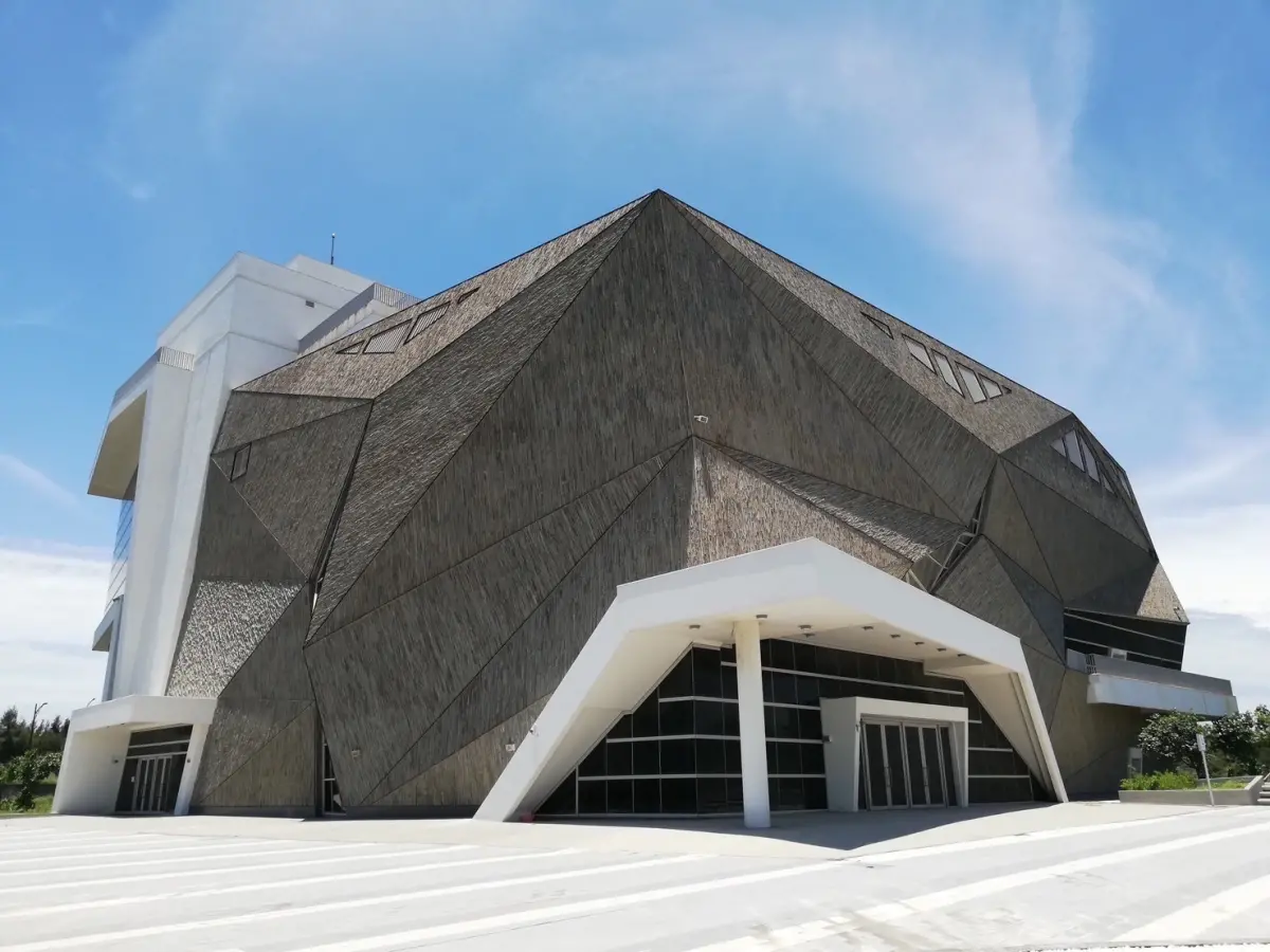 ▲拖了10幾年的台中海洋生態館正進行室內裝修，力拚今年暑假檔期前開幕。（圖／台中市政府提供，2025.03.14）