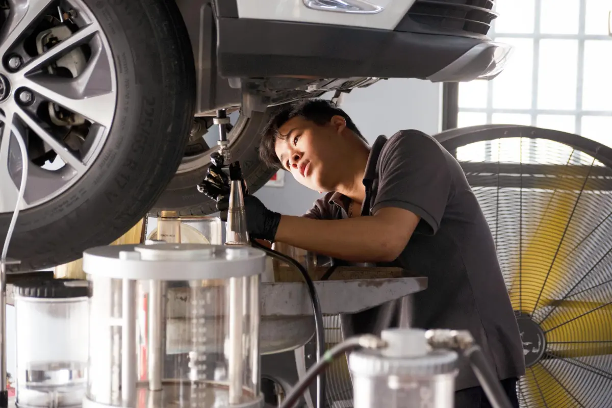 ▲大里9CIRCLE韓式換油保養廠，引進韓國先進技術加以改良，成立韓式保養廠，提供愛車族最佳保養選擇。（圖／業者提供）