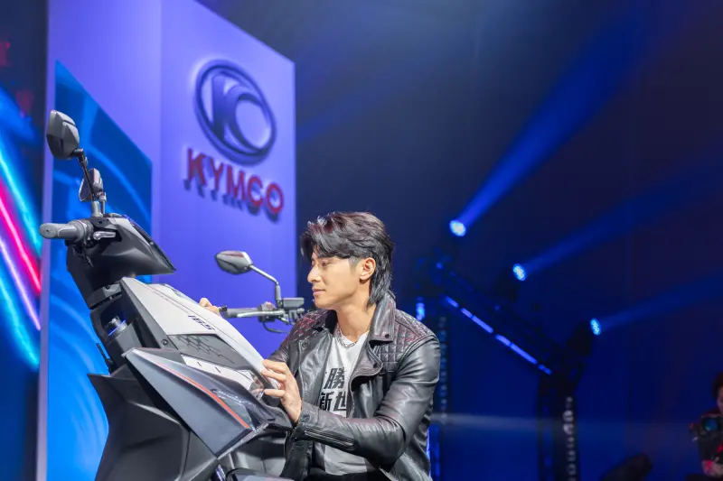 ▲陳傑憲唯一代言最強相挺KYMCO RTS R165 !爆紅沒對手 開學迎新「憲」省6,000。（圖／品牌提供）