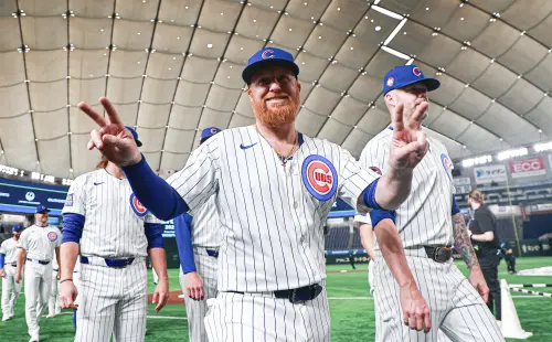MLB傳奇三壘手Justin Turner,熱情對著鏡頭打招呼。(圖/記者葉政勳攝 , 2025.3.14) ▲MLB傳奇三壘手Justin Turner,熱情對著鏡頭打招呼。(圖/記者葉政勳攝 , 2025.3.14)