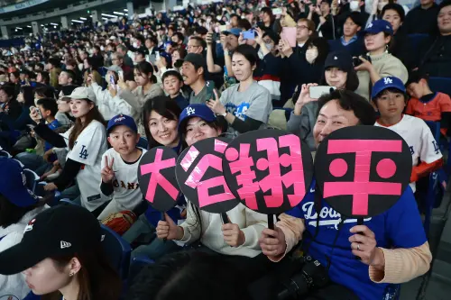練球日仍吸引超多日本球迷入場,只為了再看到大谷翔平。(圖/記者葉政勳攝 , 2025.3.14) ▲練球日仍吸引超多日本球迷入場,只為了再看到大谷翔平。(圖/記者葉政勳攝 , 2025.3.14)