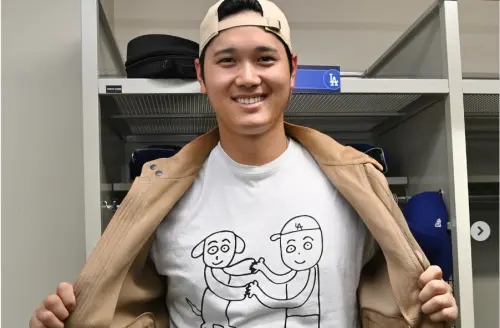 ▲大谷翔平（如圖）秀出前田健太幫他和愛犬彈額頭繪製的T恤，由於畫工過於「簡樸」，讓不少球迷笑翻。（圖／大谷翔平IG）