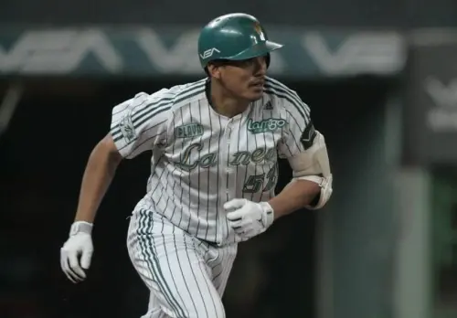 ▲2009年、2010年La new熊首度啟用線條球衣，陳金鋒為當時不動第四棒。（圖／中職提供）