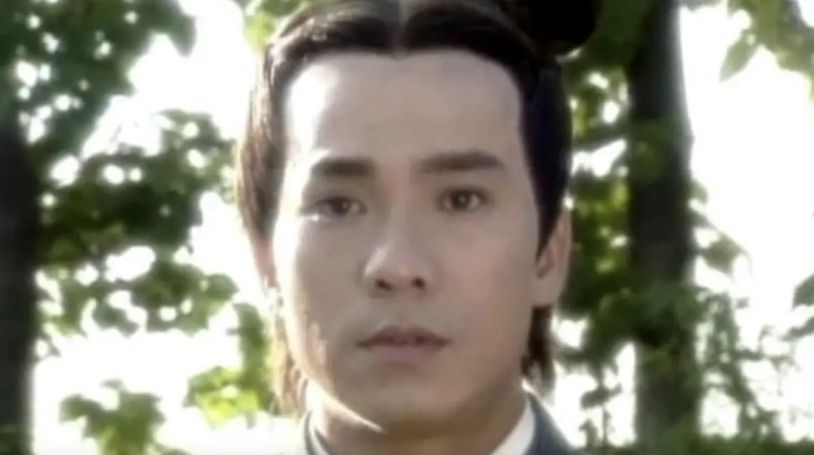 ▲「一代大俠」張振寰陳屍家中離世，享壽65歲！張振寰與前妻鮑正芳早年婚姻生活也被翻出，男方被指有家暴傾向，「甚至會拿菜刀追砍。」（圖／翻攝自微博）