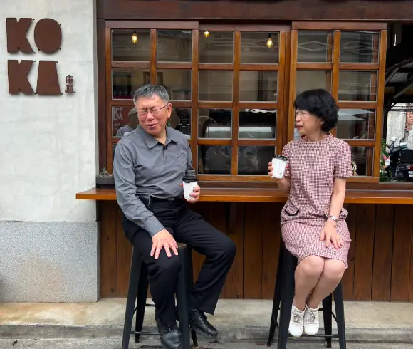 ▲柯文哲與陳佩琪合照。(圖/翻攝自陳佩琪臉書)