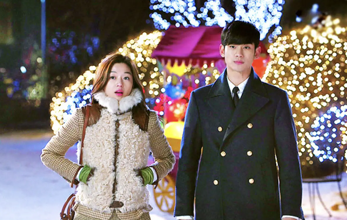 ▲全智賢（左）在拍完《來自星星的你》後向媒體表示，這應該是最後一次和金秀賢（右）合作，當時她被網友怒批「耍大牌」，如今金秀賢醜聞纏身，全智賢過去的發言被稱讚是「人間清醒」。（圖／《來自星星的你》官方劇照）