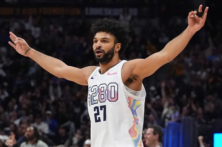 ▲西區目前有奧克拉荷馬雷霆和休士頓火箭、丹佛金塊等3隊取得晉級。金塊今天擊敗火箭後，不僅仍存在爭取西區第2的機會，自己也確定打進季後賽。（圖／美聯社／達志影像）