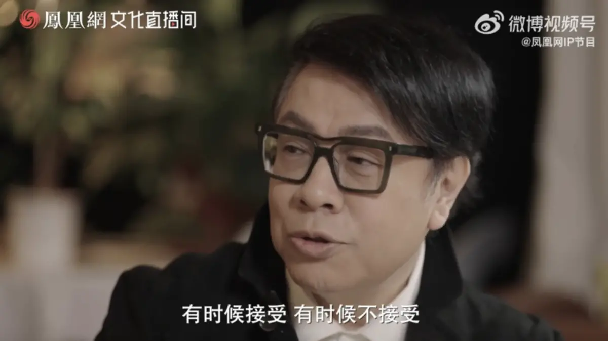 ▲藝人大S（徐熙媛）今年2月病逝於日本，今（15）日S一家人赴墓園送她最後一程。而她的生前摯友蔡康永（如圖）近日首度談論此事，眼眶泛淚地坦承自己情緒不穩定，「有時候接受，有時候不接受。」（圖／翻攝自微博）