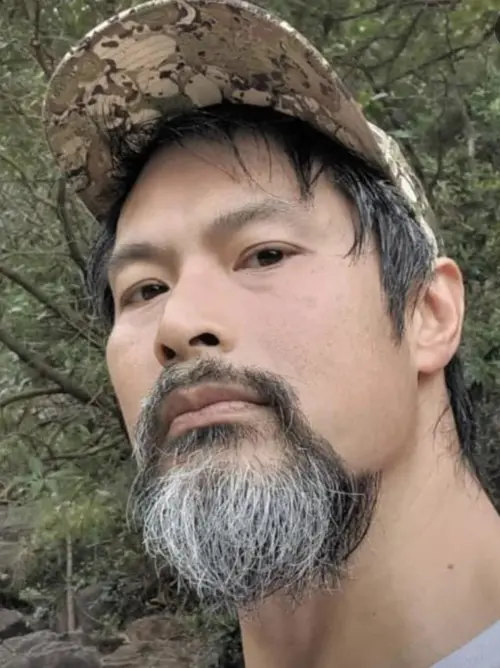 ▲網上流傳劉的之在去年的生活照，除了留鬍子、看來明顯有了年紀外，保養還算不錯，也破除了他早就去世的傳聞。（圖／摘自bilibili）